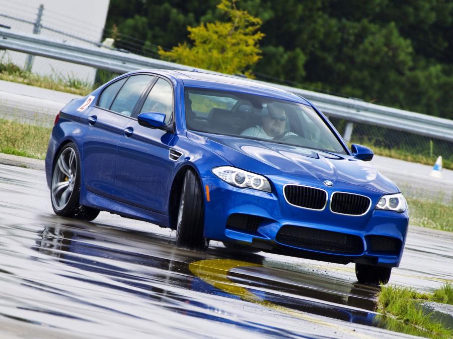  BMW M5 2011 года  (US) (фото 3 из 24)